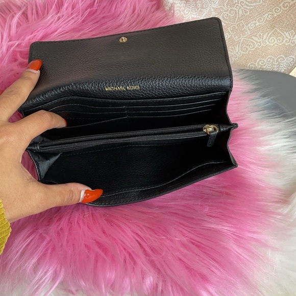 Michael Kors Fulton Carryall Flap Wallet - Picture 3 of 6